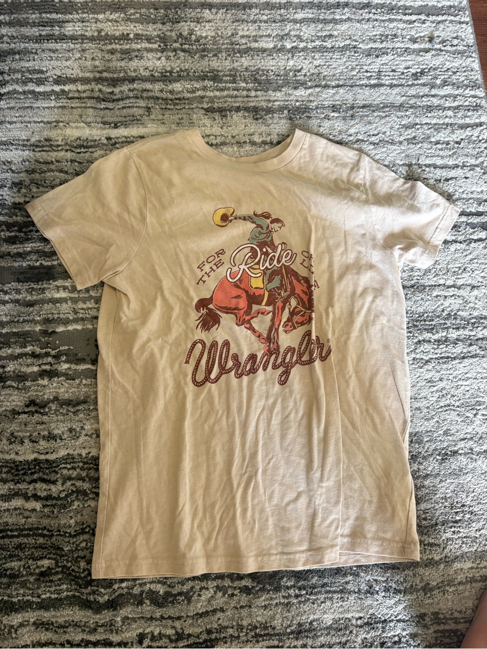 Wrangler Rodeo Graphic Tee in Beige and Red